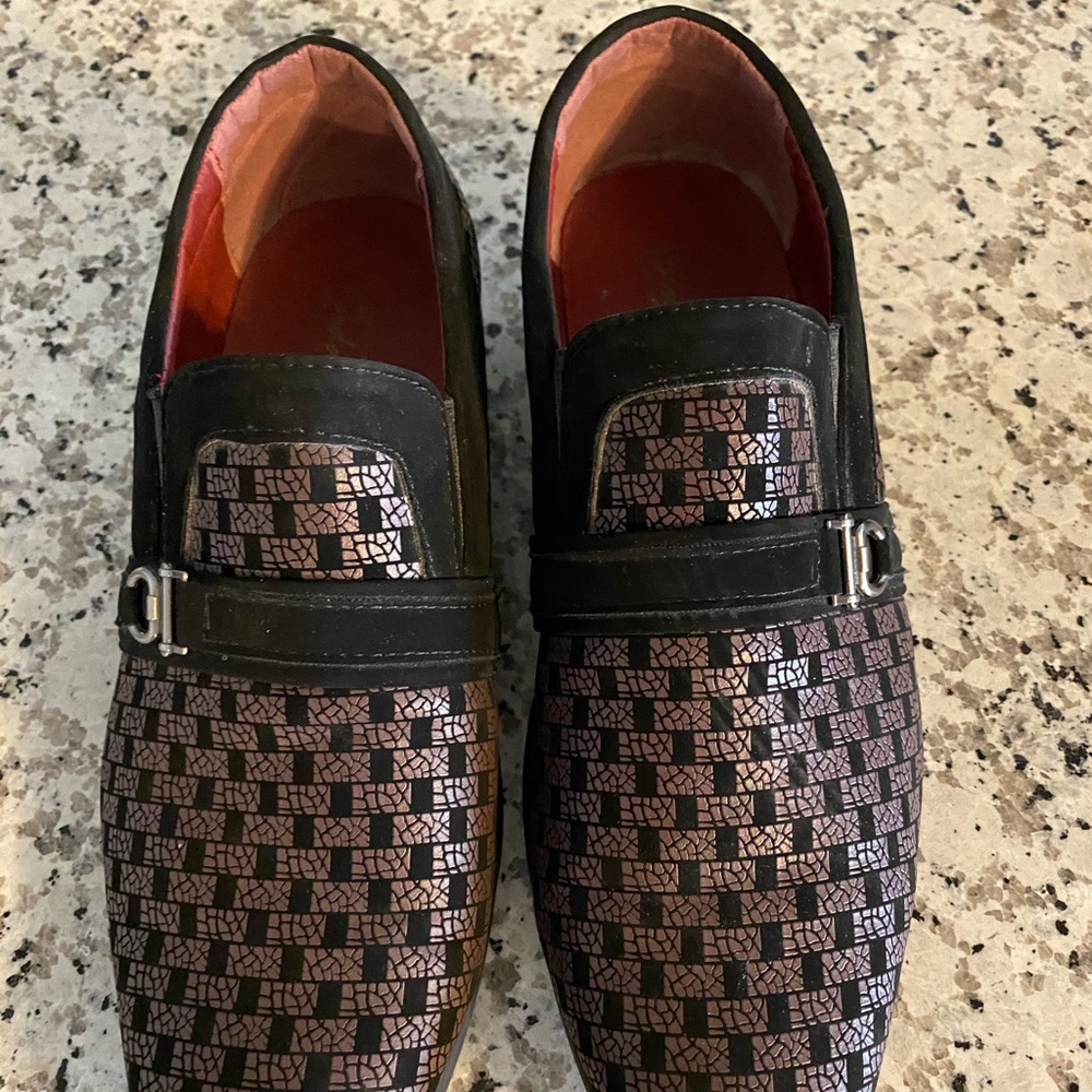 Elegant Sedagatti Black and Pink Loafers
